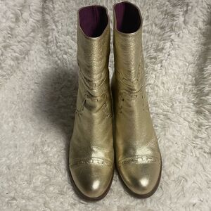 Marc Jacobs leather metallic gold slip on ankle heels boots stitching accent SZ7